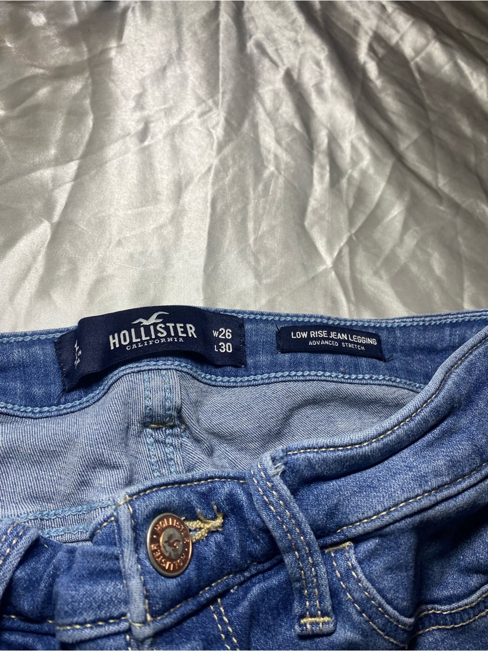 Hollister ripped jeans - Picture 4 of 10